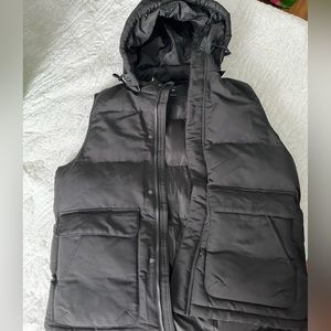 NEW WITH TAGS Men’s size XL Puffer Vest